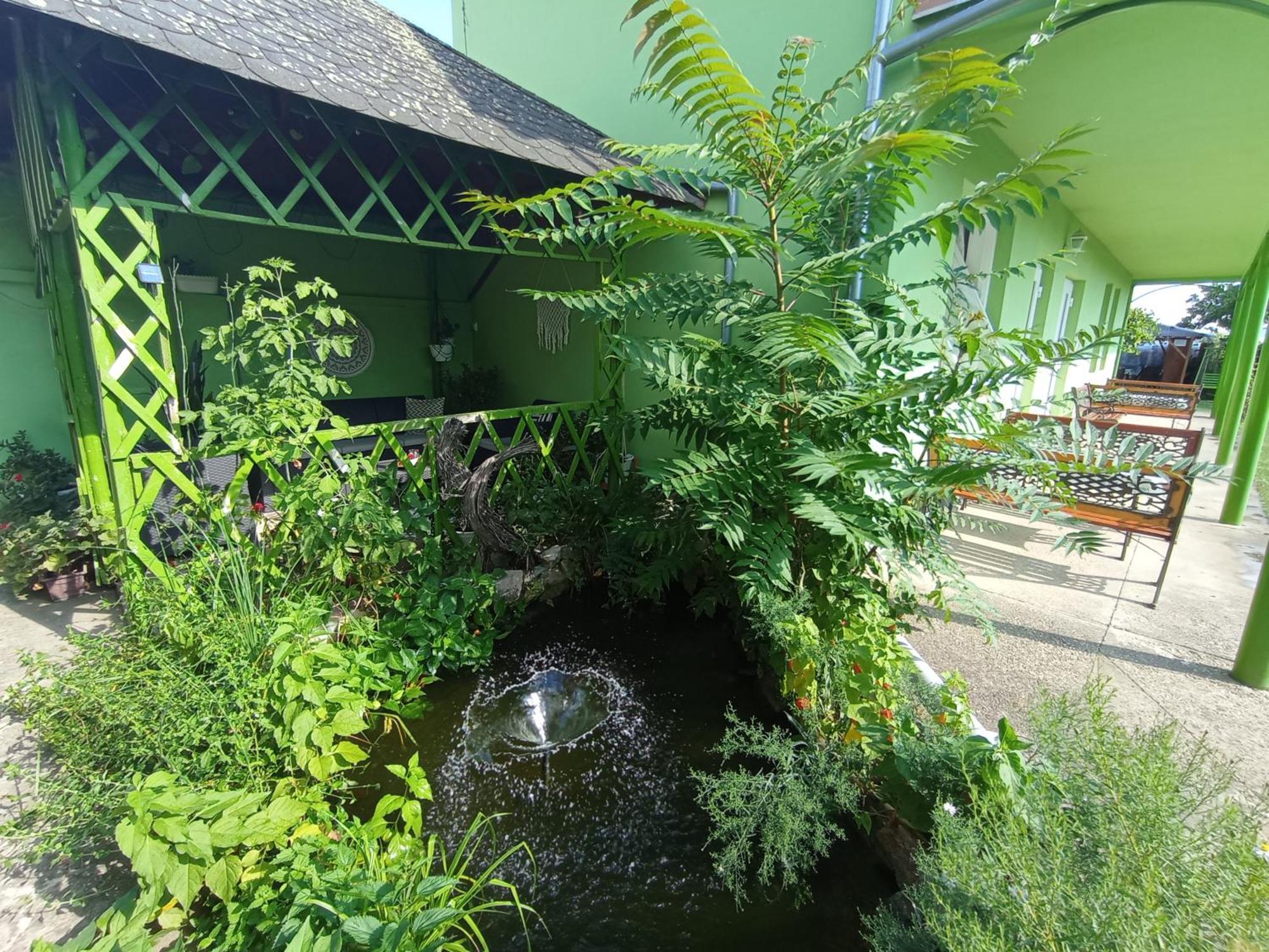 Afrodita Hotel Štúrovo Екстериор снимка