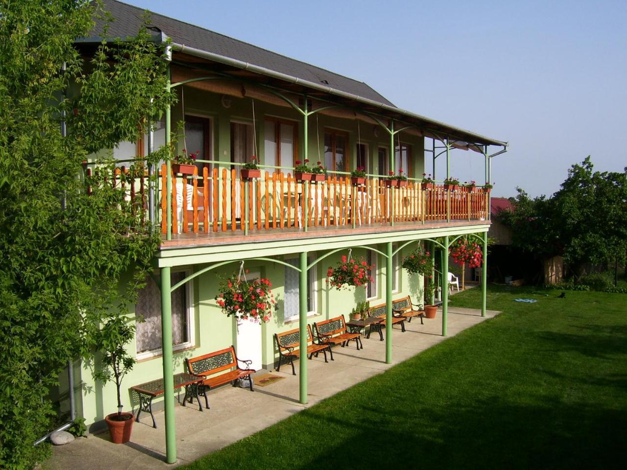 Afrodita Hotel Štúrovo Екстериор снимка